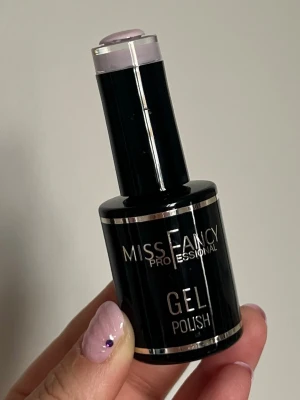 Missfancy gellack Spring Feels - 15ml, swatchad.
