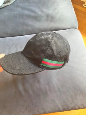 Gucci keps - Gucci keps använd typ 1 gång! Bra kvalite, snabb frakt 1 - 3 dagar! Hör av er vid frågor.