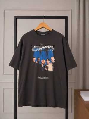 Exklusiv Balenciaga ”Speedhunters” T-shirt - Superfin Balenciaga ”Speedhunters” T-shirt i nyskick, storlek L (passar även M), nypris 7000kr.