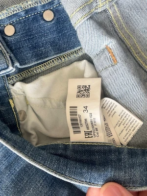 Dondup George ljusblå - Snygga ljusblåa Dondup jeans i modellen George, köpta på NK i Göteborg!