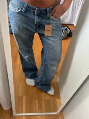 Baggy crocker jeans - Säljer ett par blå loose jeans från crocker❤️ de har en super skön och snygg passform i toppenskick! Väldigt trendiga och eftertraktade