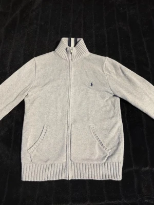Polo Ralph Lauren Tröja - Fin tröja från Polo Ralph Lauren och den passar dig som är ungefär 160cm. Priset kan diskuteras.
