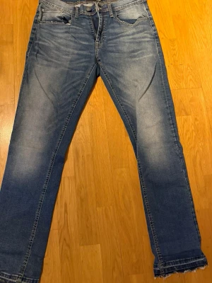 Blend jeans - Har klippt lite i byxorna annars mycket bra skick. W32 L32