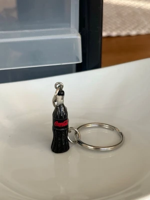 Nyckelring Cola Zero  - Nyckelring som jag satt ihop själv💕