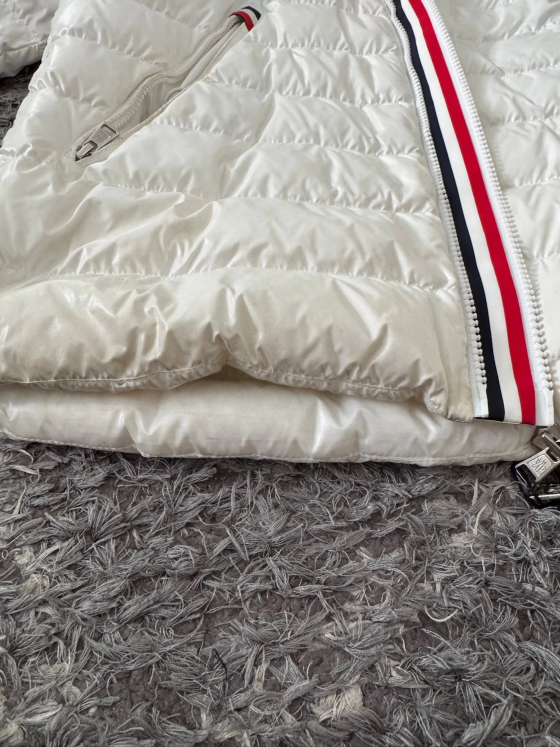 Vit dunjacka med huva från Moncler - 3