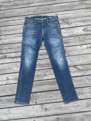 Replay Jeans - Säljer dessa blåa fräscha jeans från replay i storlek W32 då de inte används längre! Kan sänka pris vid snabb affär. Skriv vid fler frågor! 🌟