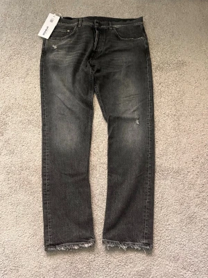 Helt nya dondup jeans  - Nya dondup icon, måtten finns på bilderna. Nypris 3600 