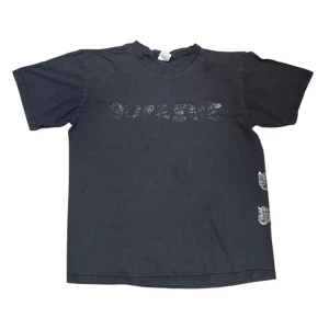 Supreme SS20 Morph Black Tshirt - Svart T-shirt från Supreme i storlek Medium. Väl använd men i bruksskick.