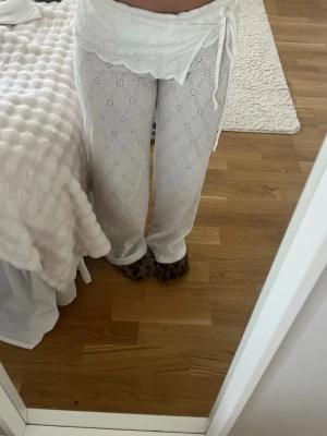 byxor från nelly  - byxor från nelly i storlek xxs. 