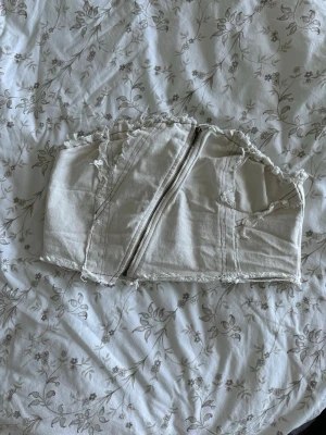 Bandeau i jeans - Snygg bandeau i jeans med dragkedja, aldrig använd