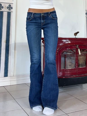 Lågmidjade jeans - Abercrombie & fitch jeans💕 stretchiga 💕 midjemått 80cm + stretch (39cm rakt över)💕 innerbenslängd 82cm💕 jag är 165