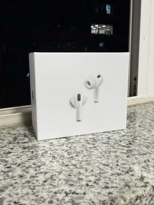 Apple AirPods Pro 3 (2025) (oanvänt) - Hej. Jag säljer AirPods Pro (3rd Generation) Wireless Headphones with charging case Magsafe som i princip är helt obrutna och oanvända. Förpackning öppnad bara för att visa! Ingår: Applecare+ Garanti tills 28 februari 2027 Leverans/Frakt Möts i Spånga Nypris: 2995kr