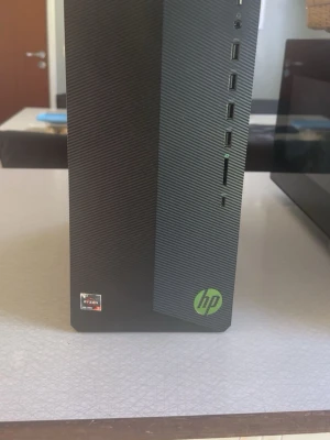 HP stationär gamingdator  - HP Pavilion Gaming TG01 • CPU: AMD Ryzen 5 4600G • GPU: NVIDIA GeForce GTX 1650 • RAM: 16 GB DDR4 • Lagring: ~750 GB SSD (256GB NVMe + 512GB ssd) • OS: Windows 11 • PSU: 310W • Portar: 4x USB 2.0, Gigabit LAN, DVI, HDMI, 3x 3.5mm ljud (in/ut/mick) 