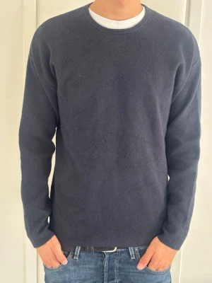 Massimo Dutti Crewneck - Oanvänd Massimo Dutti Crewneck med tagg kvar i storlek M. Lite tjockare material.