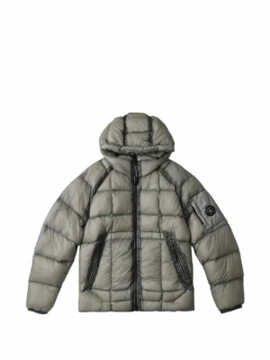 C.P. Company Puffer Jacket - C.P. Company D.D. shell hooded puffer jacket – Grön 💚  Snygg C.P. Company puffer/dunjacka med den ikoniska Lens-detaljen på ärmen.  Jackan är i en snygg ljusgrön färg och har en riktigt clean och exklusiv look. Varm och perfekt som vinterjacka.  Endast använd en vinter och är i mycket fint begagnat skick.  💰 Nypris: 9 500 kr