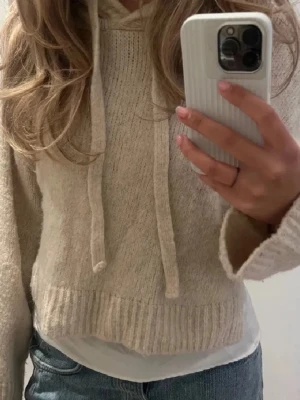 Stickad tröja  - Stickad tröja från Zara ❤️Säljer för den kom inte till så mycket användning ❤️