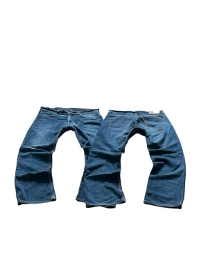 Blåa Rare Vintage Levis 506 Bootcut / Regular Fit Jeans Storlek W34 L32 - Mycket fina Levis Jeans i blå färg. | Jeansen är i mycket bra skick och sparsamt använda. |  Äkta som allt annat jag säljer! ✅ |  Storlek: W34 L32 | Skick: Mycket Bra Skick  | Färg: Blå | Märke: Levis | Modell: Jeans |   Hör gärna av dig vid frågor så svarar jag så fort jag kan! 😁 |  (SKU - 251)