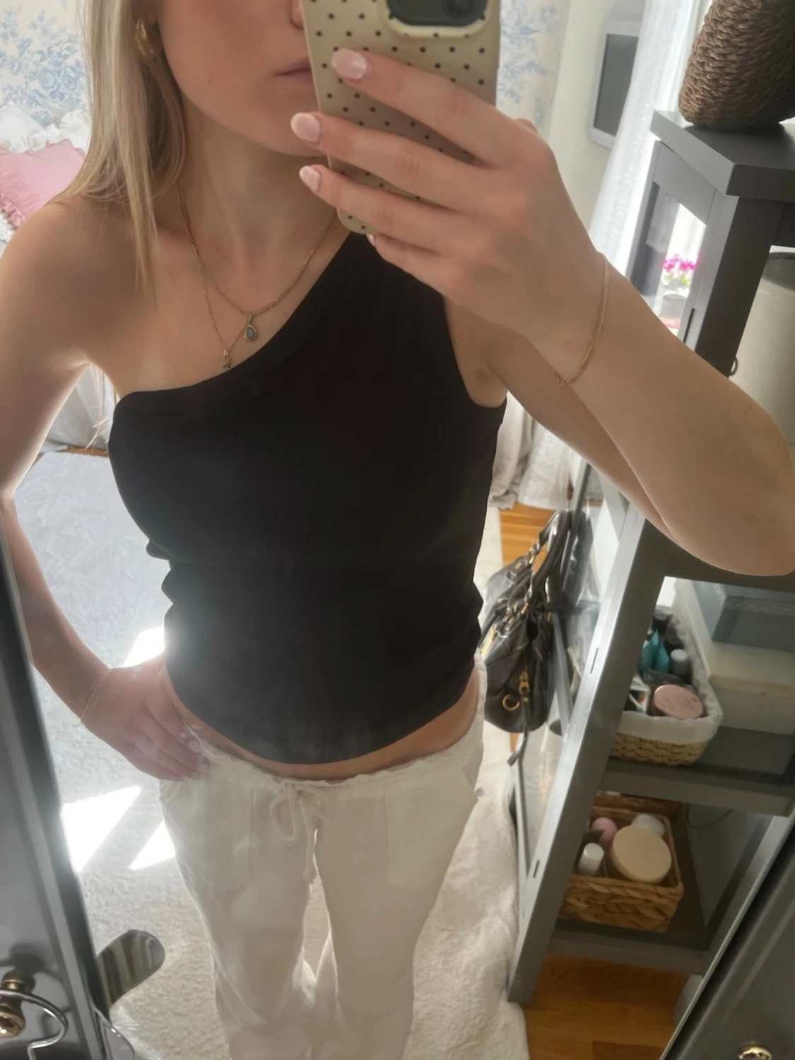 Svart oneshoulder topp från Stories - 1