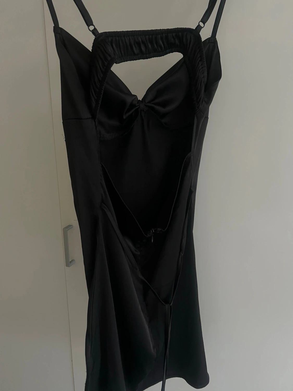 Svart satin klänning  - 2