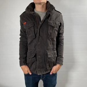 Superdry fieldjacket  - Fieldjacket superdry| Skick: 9:10 |mitt pris endast 699Kr | Storlek S | Svarar gärna på era frågor och funderingar! ✌️