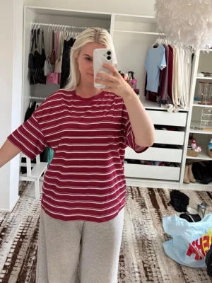 T-shirt - M - T-shirt storlek M, pris 20kr