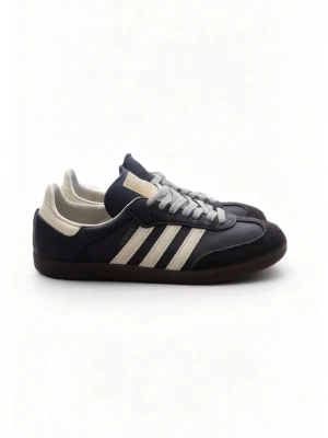 Adidas Samba OG - Tja! Säljer nu mina feta Adidas Samba OG skor🔥Skorna är i använt skick men har fortfarande mycket kvar att ge! Skorna kan behöva en tvätt, men sedan är dem som nya! Skriv gärna ifall du har några frågor! 💪