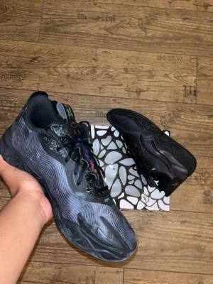 MB.04 Lo basketboll skor  - 9/10 i skick och knappt använda 