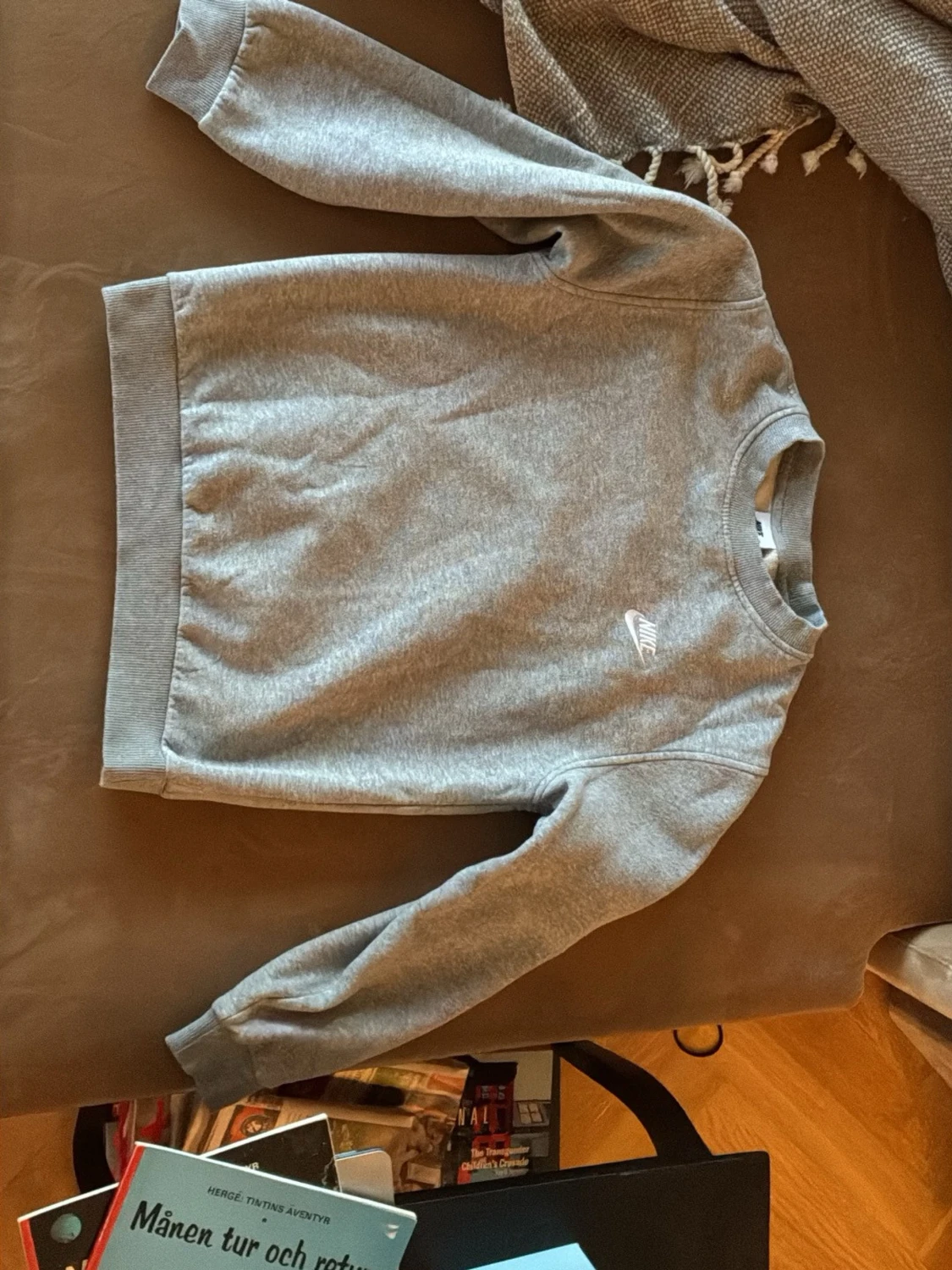 Grå sweatshirt från Nike