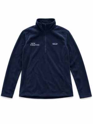 Patagonia Micro D Fleece 1/4 Zip – Navy L - Patagonia Micro D 1/4-Zip fleece i mörk navy, storlek L dam. Lätt och mjuk microfleece i 100% återvunnen polyester med hög krage och half/quarter zip. Patagonia-logga på bröstet samt broderad “New Chapter”-logga. Style STY26278SP19, Spring 2019. Perfekt till vardag, outdoor, hiking eller som midlayer. Fint skick enligt bilder. Mått skickas gärna. Bud välkomnas & snabb frakt 📦