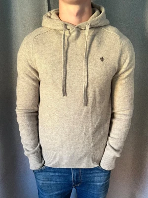 Morris Merinoull hoodie  - Säljes LIVE den 6/9 18:00! | Säljer en skön Morris hertford hoodie i merinoull! | Mycket fint skick utan defekter! | Storlek M. | Ställ gärna frågor innan du köper!