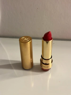 Läppstift  - Rött läppstift från Yves rocher