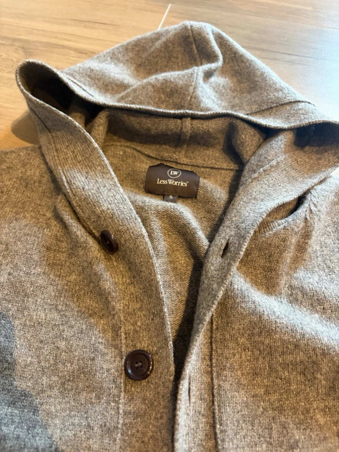 Grå hoodie-kofta från Less Worries - 1