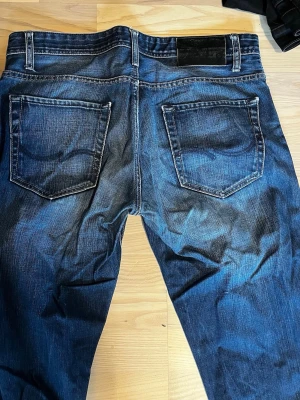 jack n jones jeans  - Jack n jones jeans me feta slitningar passar om du är runt 170 pris går o diskuteras fraktar inom 8 h  