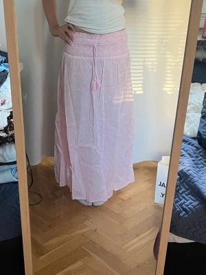 Rosa långkjol Gina - Supersöt långkjol från Gina🩷Endast använd 1 gång! Den stryks innan jag skickar den!☺️