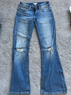 jeans - säljer dessa fina jeans ifrån gina❣️❣️
