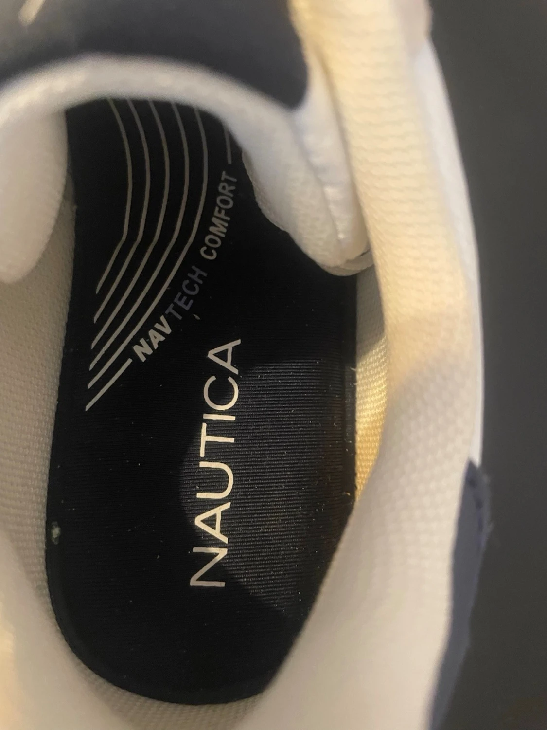 Vita och beige Nautica sneakers - 2