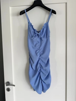  Ljusblå klänning  - Super fin ljusblå klänning från H&M 