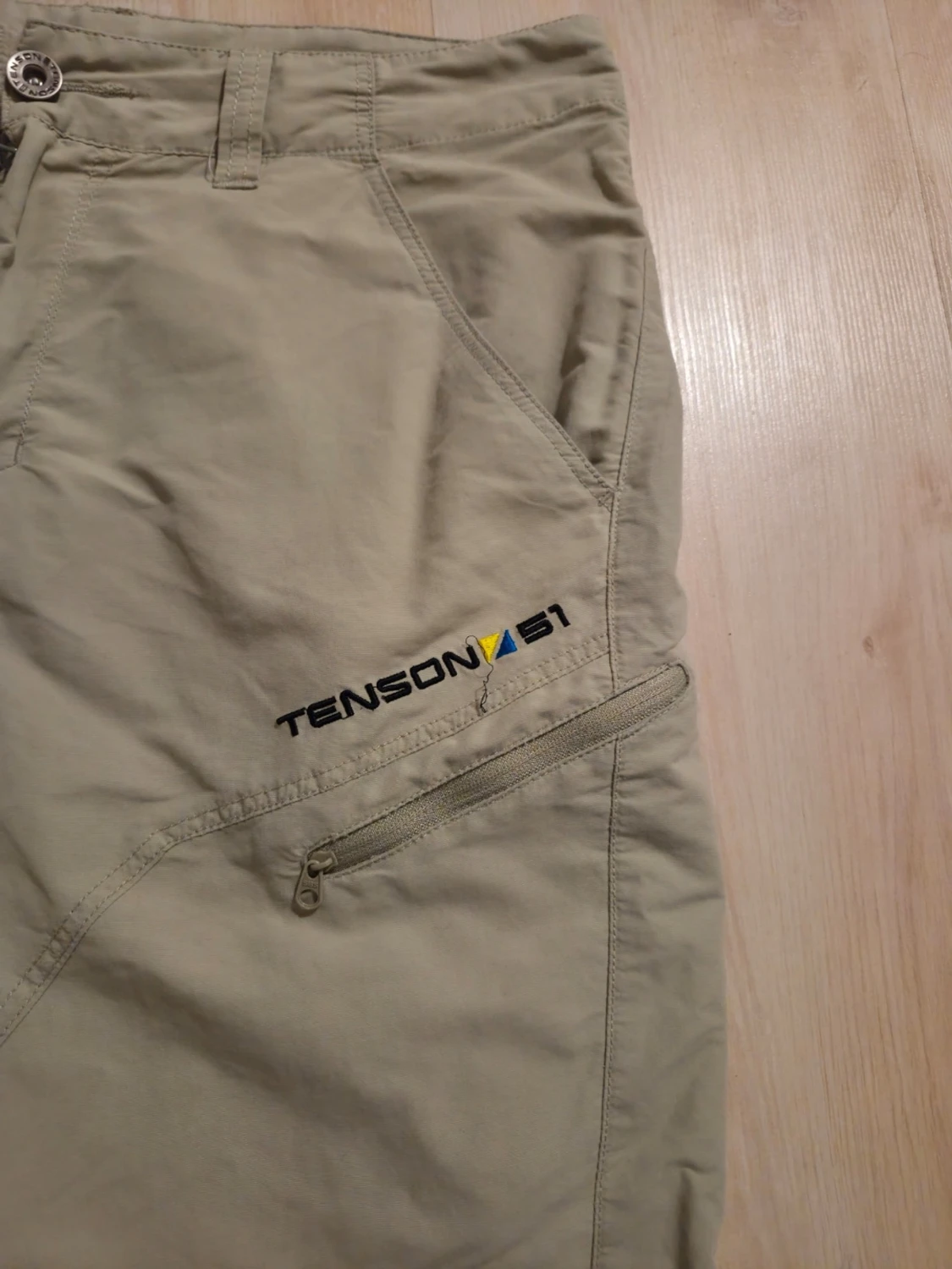 Beige shorts från Tenson - 1