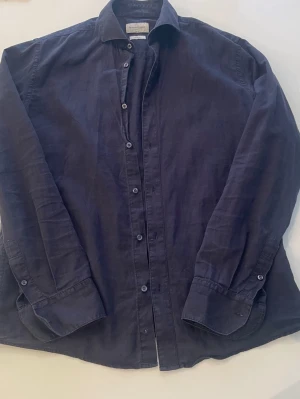 Brunn & Stengade Skjorta  - Brunn & Stengade Skjorta i storlek M (Slim Fit) Hör av er vid intresse, pris och fler bilder:)