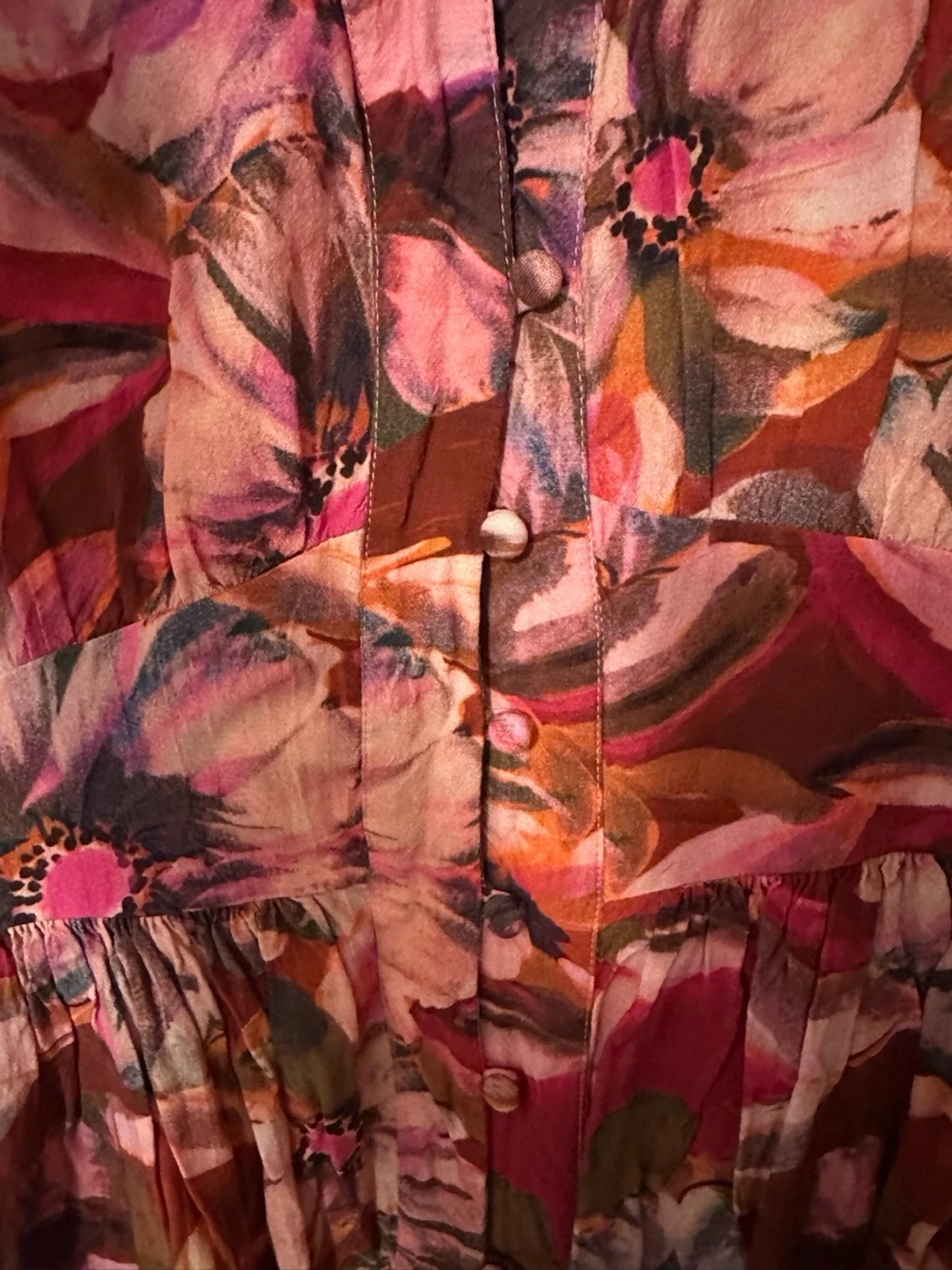 Blommig klänning i rosa och rött - 3