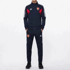 Arsenal Träningsoverall Herr S - Högkvalitativ replika  Storlek: S Pris: 899 kr Leverans: Skickas inom 24 timmar Lager: Begränsat antal