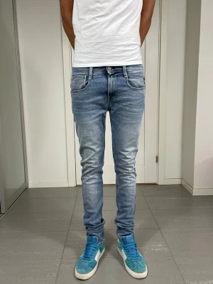 Replay Anbass Jeans - Säljer nu dessa Replay Anbass Jeans, skriv för fler bilder/frågor🙌🏼