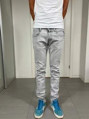 Replay Anbass Jeans  - Säljer nu dessa Replay Anbass Jeans, mått ca 39 o 107 cm. skriv för fler bilder/frågor🙌🏼