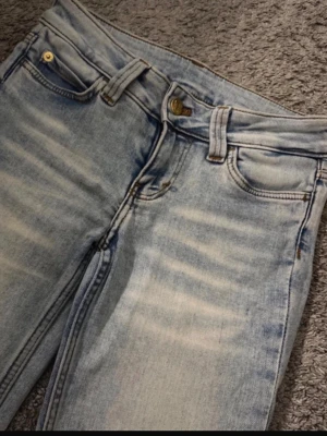 Cheap Monday jeans ljusblå 💙✨ - Köparen står för frakt.                                              Säljer ett par snygga ljusblå jeans från Cheap Monday i storlek XS. Klassisk modell som passar perfekt till vardag.  ✨ Märke: Cheap Monday✨ Färg: Ljusblå✨ Storlek: XS✨ Skick: Bra skick, sparsamt använda.✨ Lätta att matcha med allt från t-shirt till stickad tröja.  Hör gärna av dig om du har frågor eller vill ha fler bilder! 💕