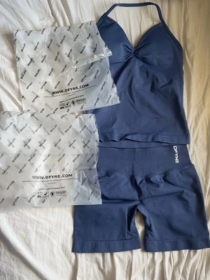 DFYNE SET i impact  - Säljer detta Set ifrån DFYNE I modellen IMPACT, Toppen är i Small medans shortsen i Xs.