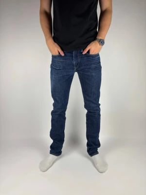 Ralph lauren jeans - Storlek: W30 (39cm), L32(107cm) || Skick: Mycket bra skick|| Nypris: Ca 2000kr || Följ för liknande produkter 🌊🍾