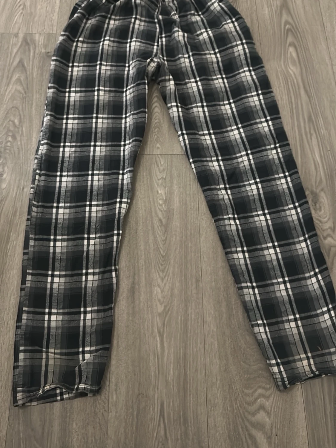 Rutiga pyjamasbyxor i svart och vitt