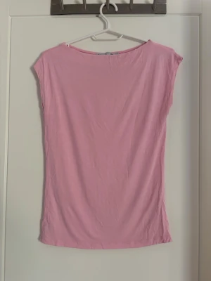 Rosa topp - Söt rosa boatneck topp från lager 157 i storlek S💕