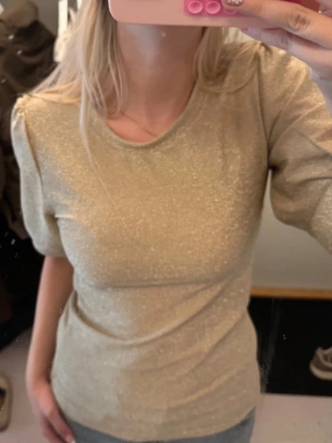 Glittrig guld topp med puffärm - 2