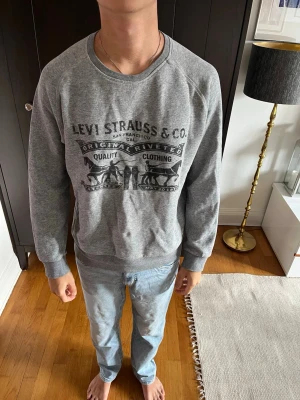 Levi’s sweatshirt grå vintage M - Levis storlek M